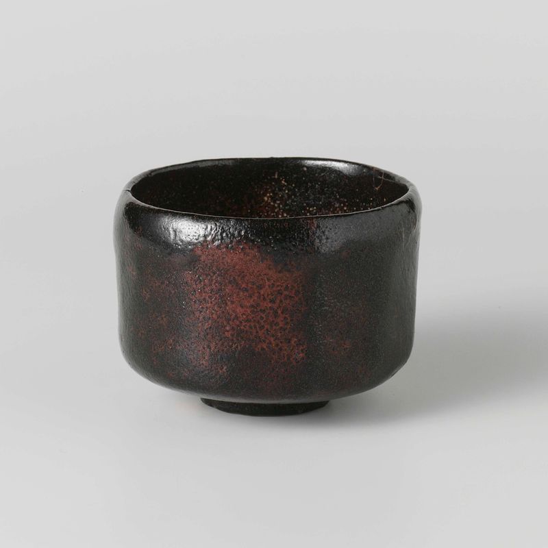 Tigela de chá com esmalte marrom preto, meio cerâmico de artista desconhecido.
