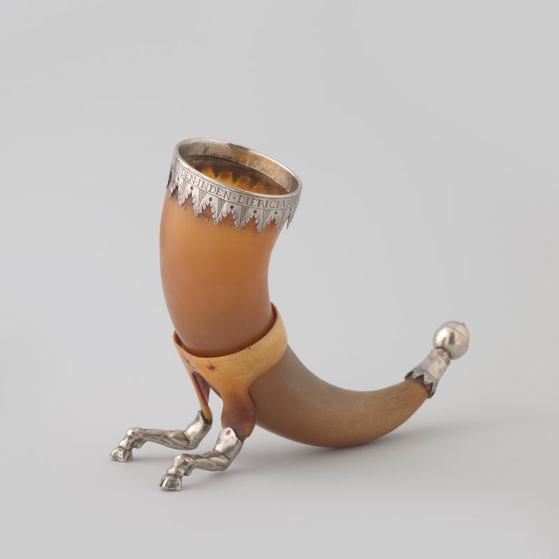 Drinkhoorn van runderhoorn en montura de plata, metal por Unknown Artist