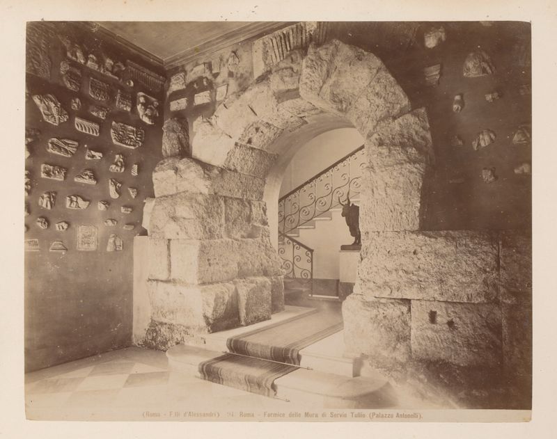 Fragmenten van de muur van Servius Tullius, albumen print by Fratelli d'Alessandri