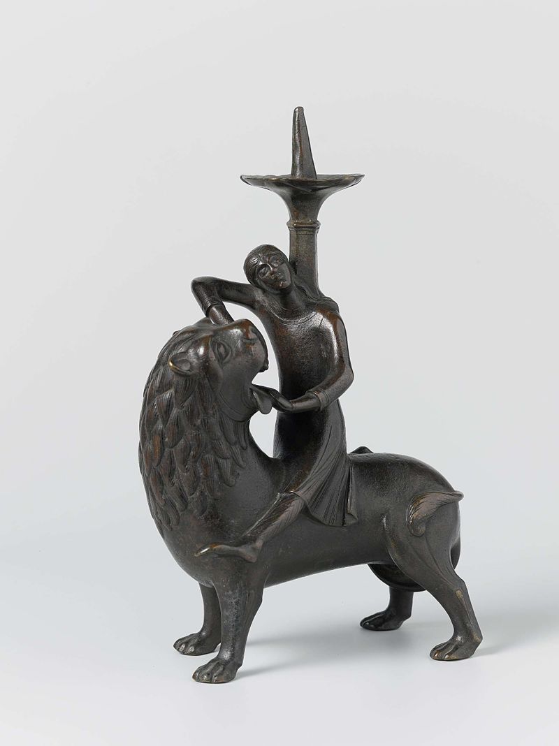 Grabado de un candelabro con un león, de un artista desconocido