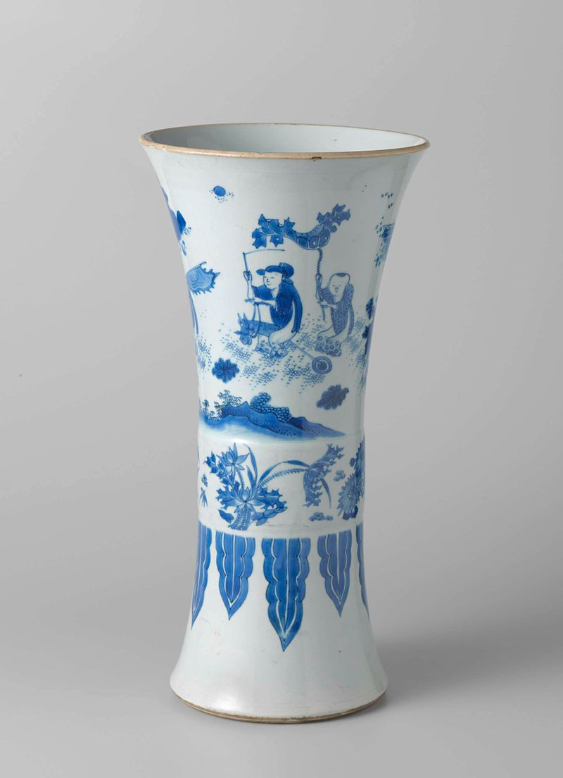 Seven sleeve vases rolwagens, porcelana de Unknown Artist, con formas cilíndricas altas y decoración de xilografía.