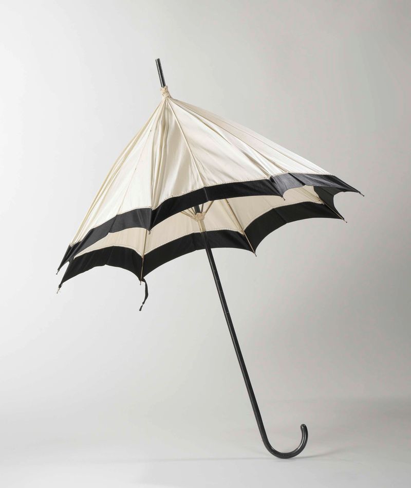 Parasol de seda de S. Fox & Cie Limited com borda preta