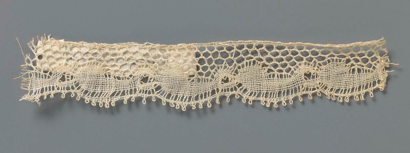 Obra textil de encaje con círculos y comas intrincados de Unknown Artist