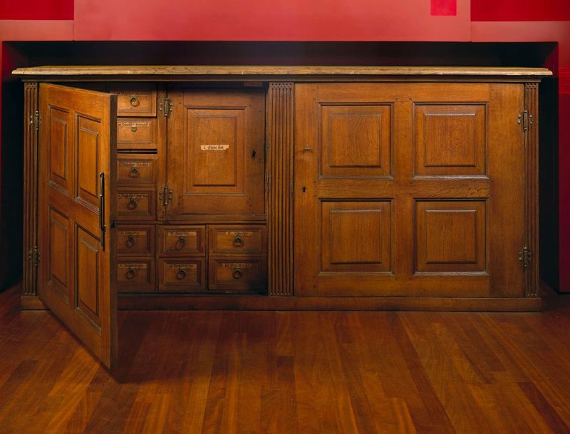 Gabinete decorativo de madera del Autor Desconocido de la Edad de Oro Holandesa