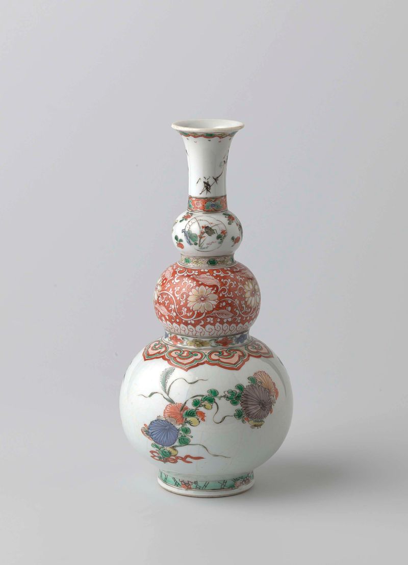 Vaso triplo com flores e insetos, arte tradicional chinesa
