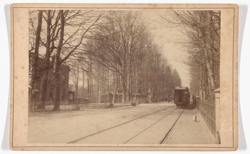 Hotel Schoonoord en trambaan te Oosterbeek, impressão em albumina de J.S.J. de Jongh