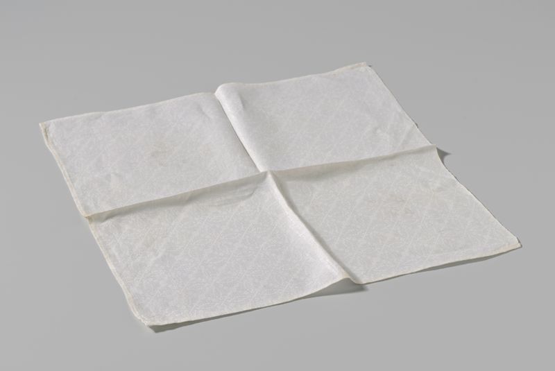 Fragmento de guardanapo ou toalha com padrão de cruz, tecido de linho de c. 1600-1650