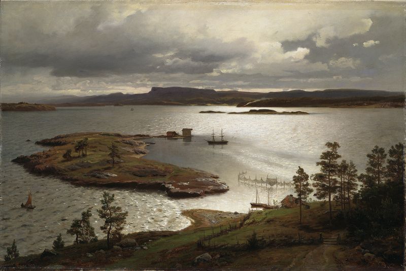 The Sandvik Fiord de Hans Gude, óleo sobre lienzo que representa un paisaje de fiordo tranquilo con agua y nubes.