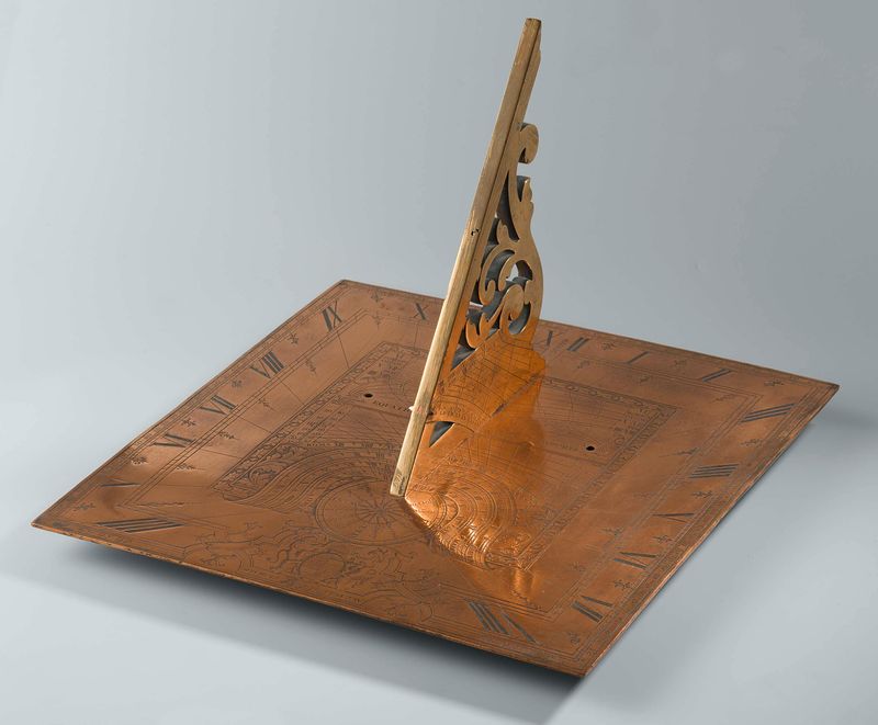 Zonnewijzer van Wassenaar de David Coster, um relógio de sol de cobre com detalhes intrincados.