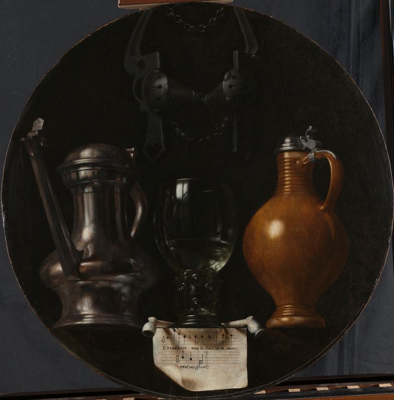Natureza morta com flacon de estanho, copo de vinho, jarra e brida de Johannes Torrentius, pintura a óleo