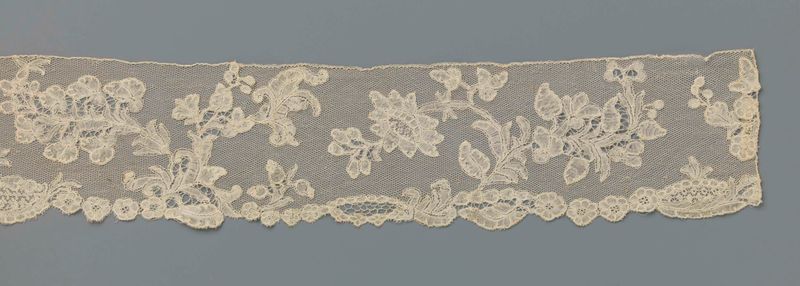 Obra de renda com flores de esquecimento de Unknown Artist