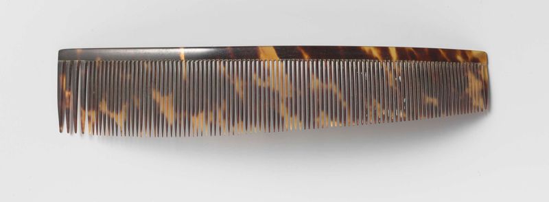 Pente decorativo vitoriano com dentes estreitos de artista desconhecido