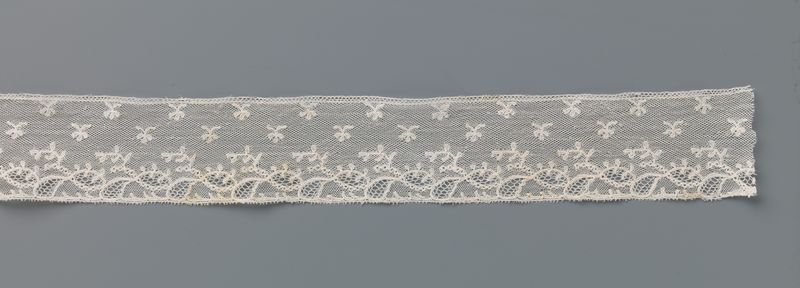 Textil de encaje de Unknown Artist con patrones intrincados y tonos tierra.