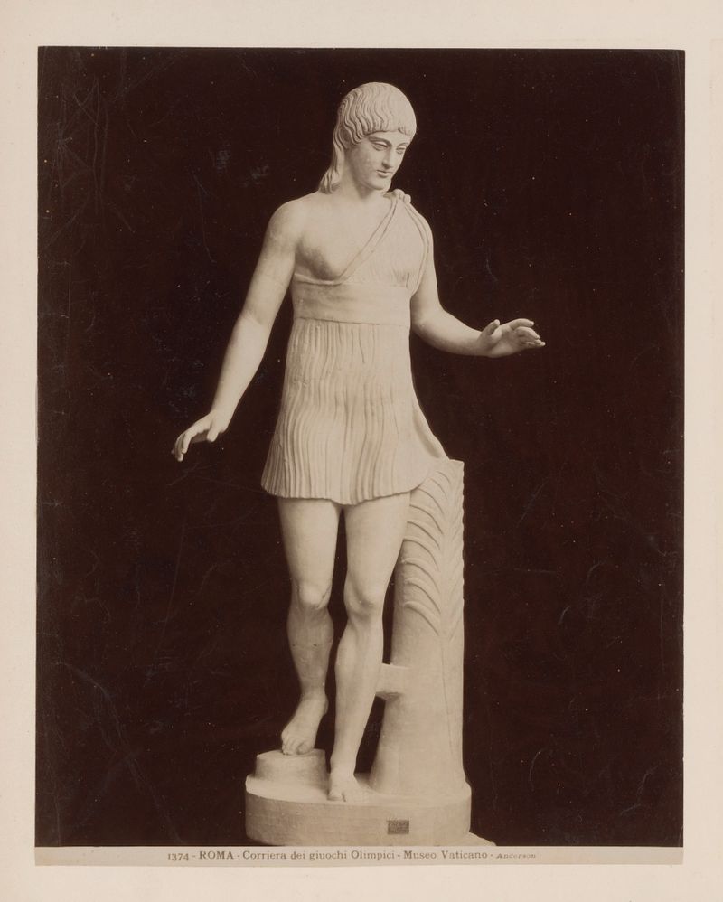 Sculptuur van Atalanta by James Anderson, albumen print depicting a dynamic figure