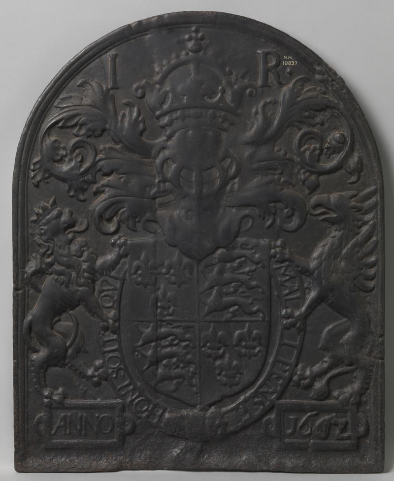 escudo decorativo de metal com brasão de Unknown Artist