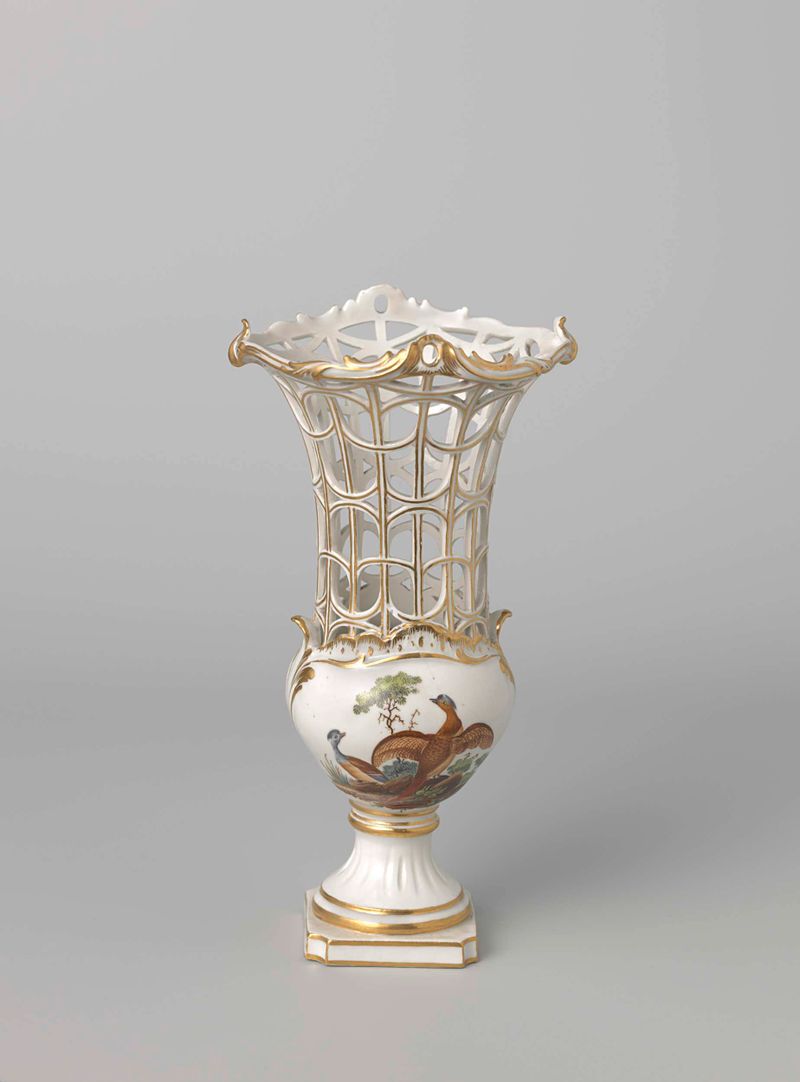Jarrón de porcelana de Manufacture Oud-Loosdrecht con intrincados diseños en pastel.