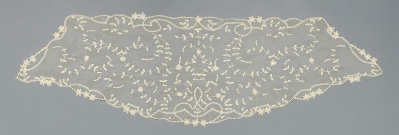 Obra têxtil de renda de Unknown Artist