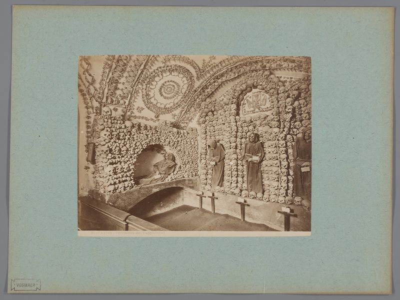 Interior da cripta de Santa Maria della Concezione, impressão em albumina de artista desconhecido