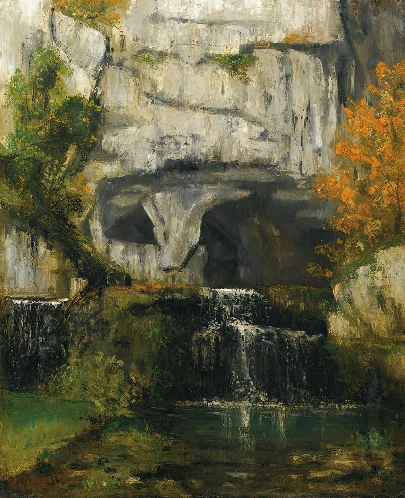 La Source Du Lison de Gustave Courbet, pintura a óleo que retrata uma cachoeira em uma floresta.