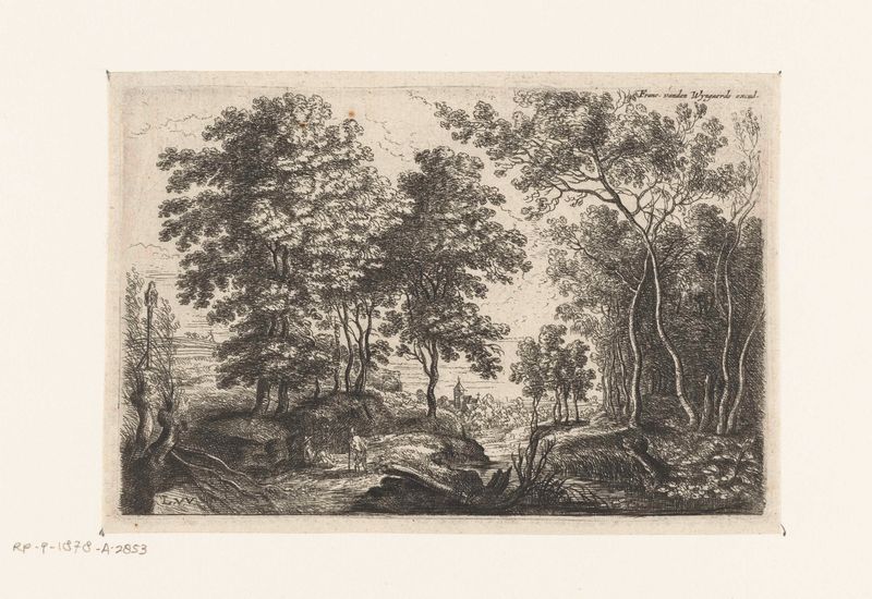 Landschap met een beek door een bos de Lucas van Uden, gravura que retrata uma paisagem florestal tranquila com um riacho.