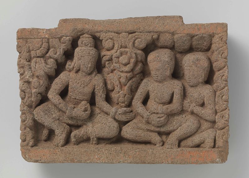 Relevo em pedra de dois monges visitando um Bodhisattva de um artista desconhecido
