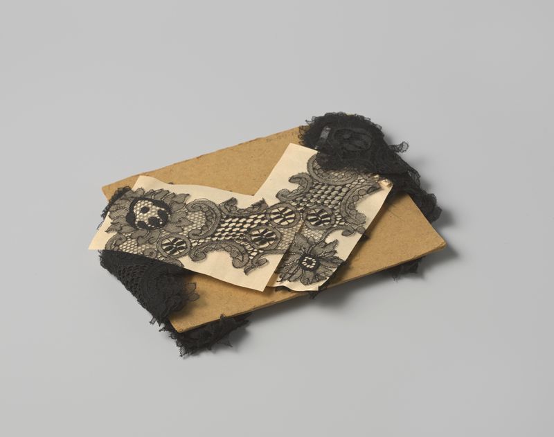 Arte decorativa com renda e motivos de folhas de Gustav Schnitzler