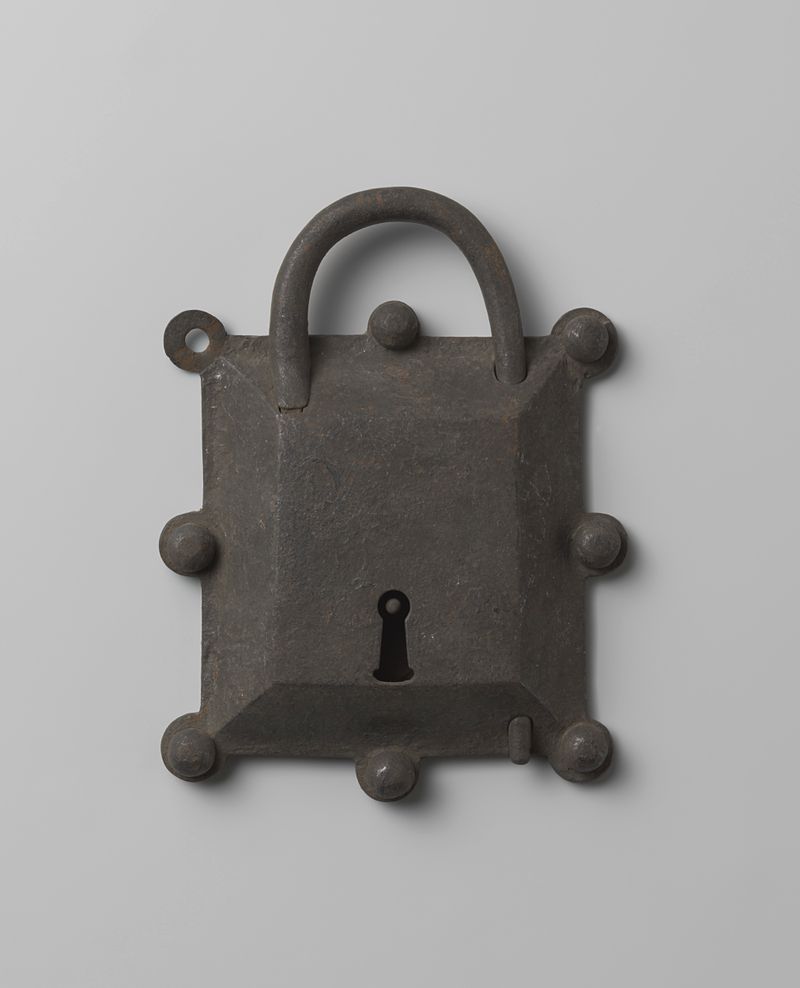 Candado decorativo de metal de anoniem, que muestra detalles intrincados y artesanía.