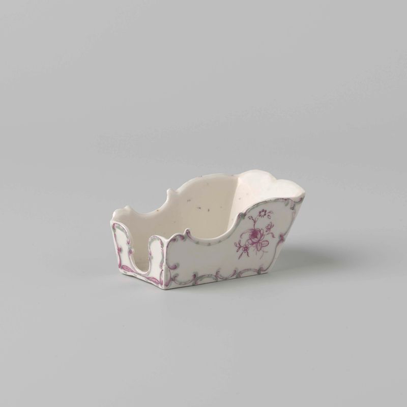 Porcelain vessel by Manufacture Oud-Loosdrecht featuring intricate patterns.