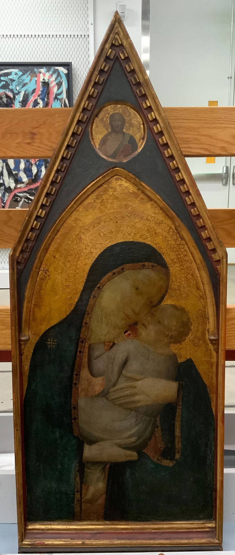 A Virgem e a Criança, com Cristo Abençoando, têmpera sobre painel de Bernardo Daddi