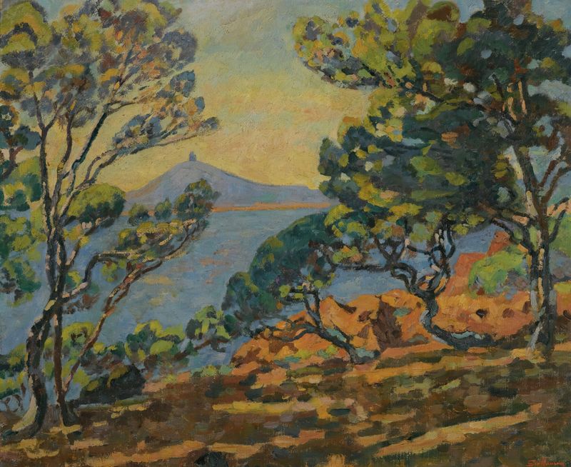 La Baie D’agay Et Le Sémaphore de Armand Guillaumin, óleo sobre tela retratando uma cena costeira com folhagem e mar.