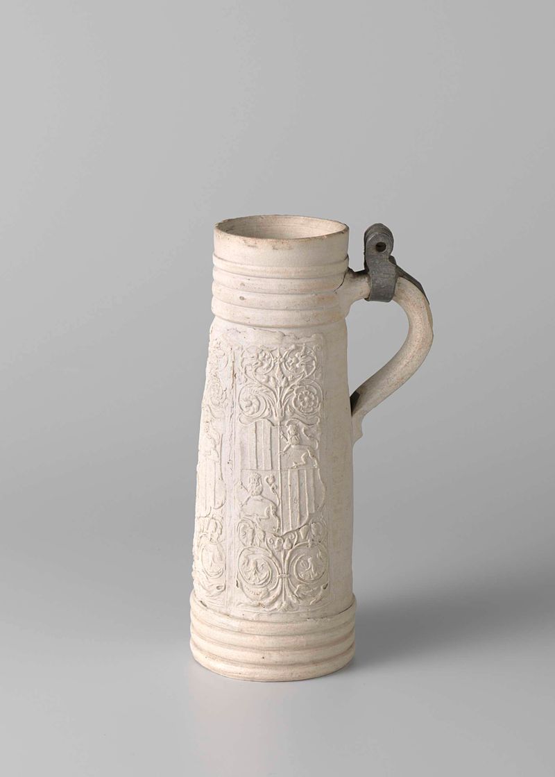 Tankard cilíndrico com decoração heráldica, cerâmica, artista desconhecido