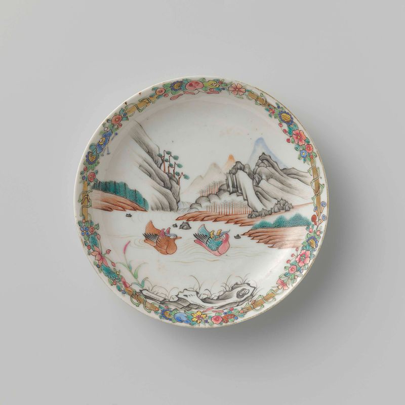 Prato de porcelana com dois patos nadando em uma paisagem montanhosa, artista desconhecido