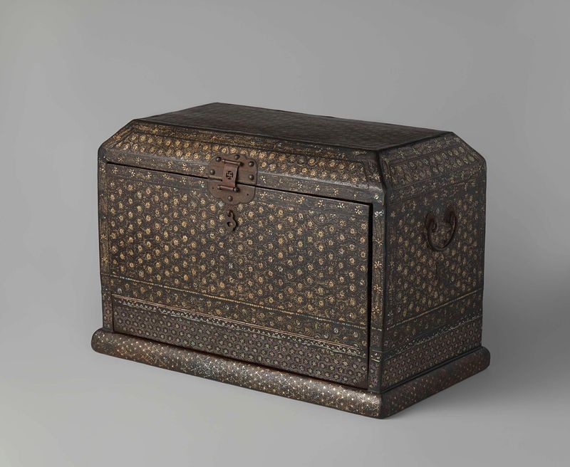 Caja Sutra de madera, con incrustaciones de nácar y alambre de cobre por Unknown Artist