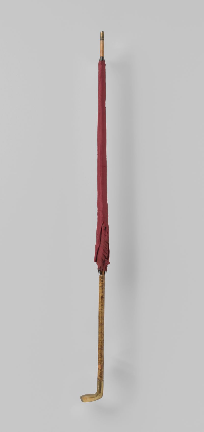 Arte decorativa com um parasol de seda vermelha e cabo de bambu de Unknown Artist