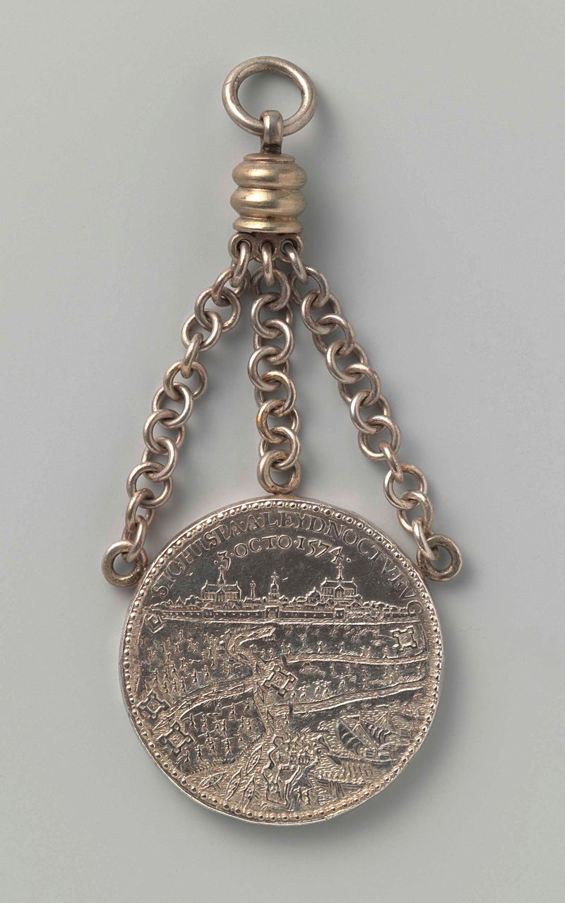 Relief of Leiden de Dirk Jacobsz., obra de metal que muestra figuras históricas en tonos apagados.