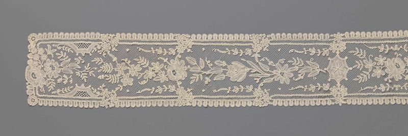 Textil de encaje con intrincados abalorios de un artista desconocido
