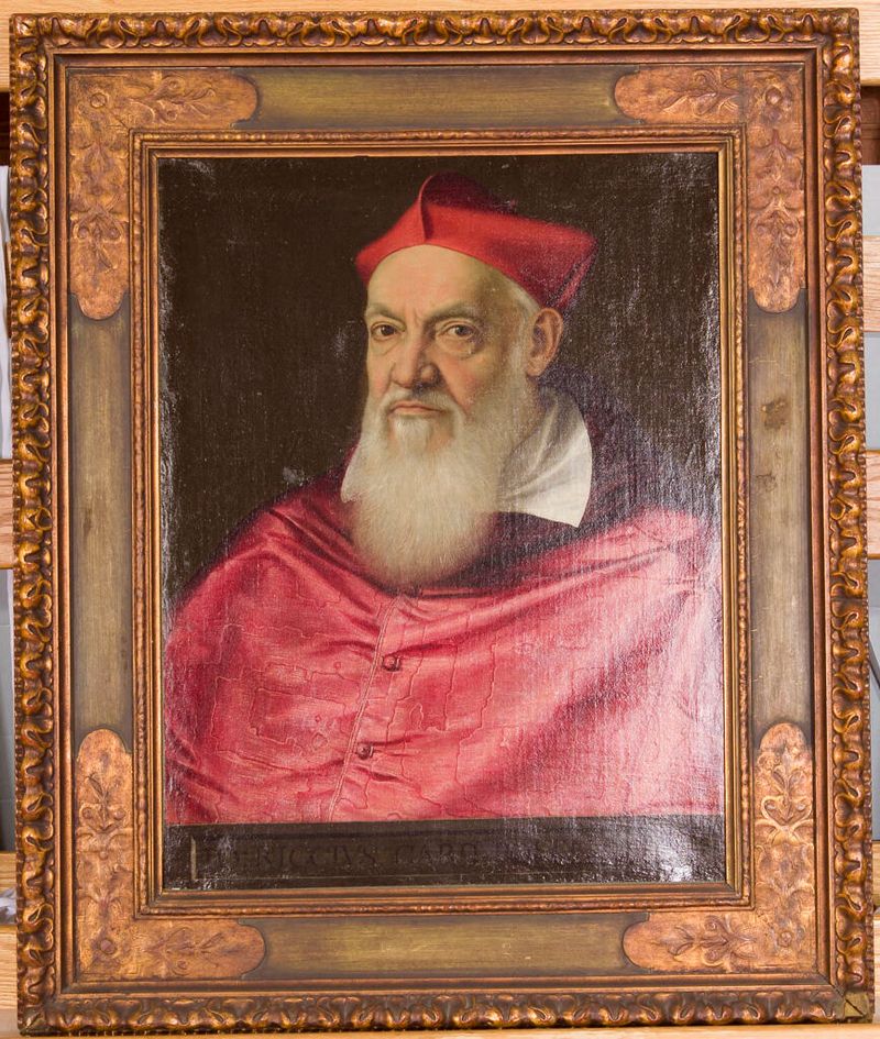 Retrato del cardenal Ricci de Scipione Pulzone, óleo sobre lienzo, con una mirada solemne y luz suave.