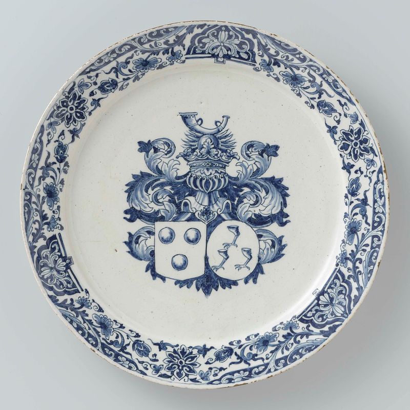 Plate with alliance arms by De Metaale Pot, earthenware, c. 1696