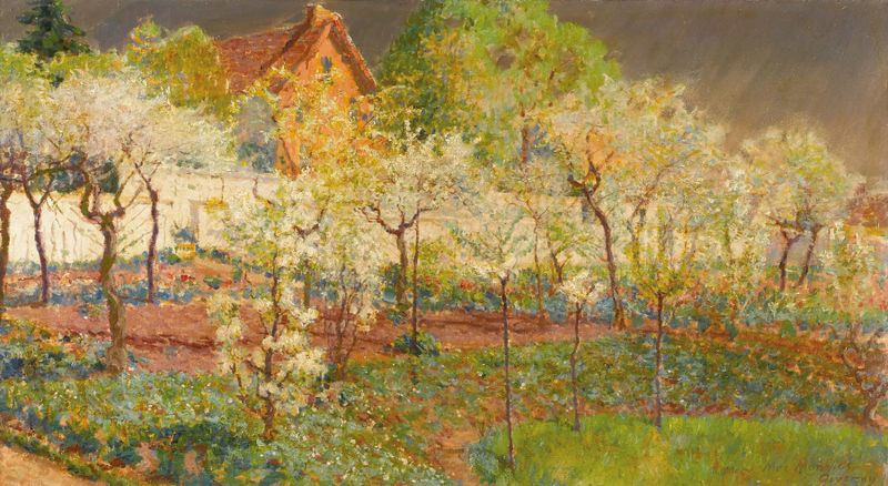 Giverny Orchard de Mary Macmonnies Low, óleo sobre lienzo que representa un huerto iluminado por el sol con flores en flor.