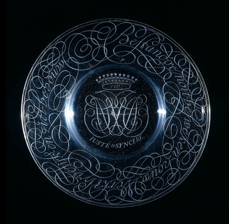 Grabado de Unknown Artist, que representa un plato con monograma e inscripción, 1685