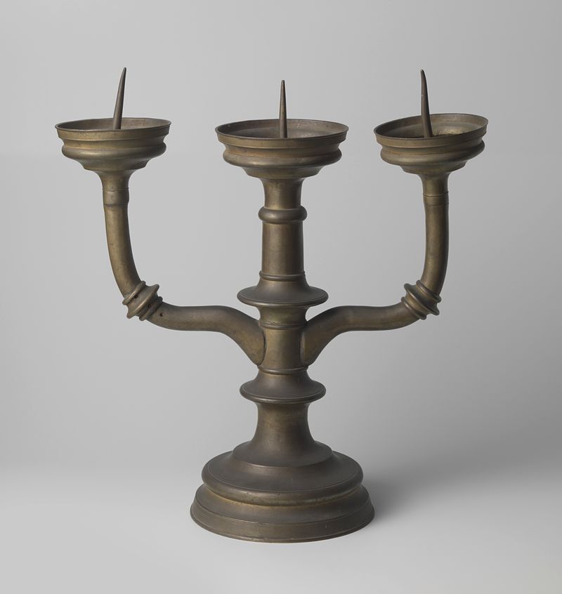 Kandelaar met drie armen, arte decorativo de Unknown Artist