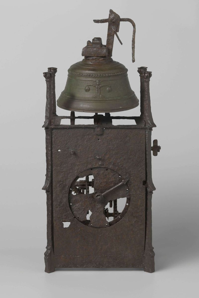 Relógio e chifre de pólvora, óleo sobre tela de Unknown Artist