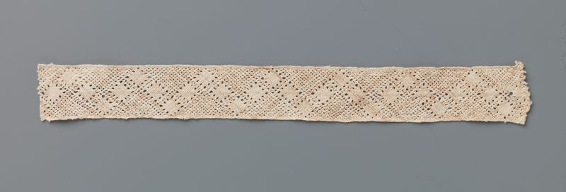 Peça de renda com padrão zigzag geométrico de Unknown Artist